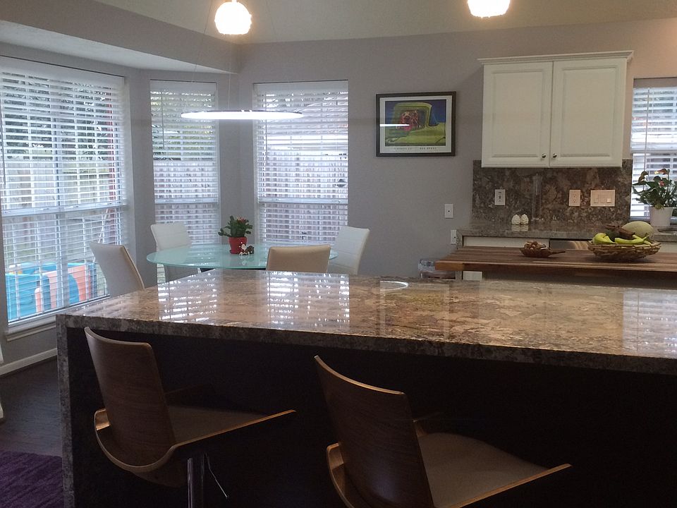 Large granite breakfast bar.