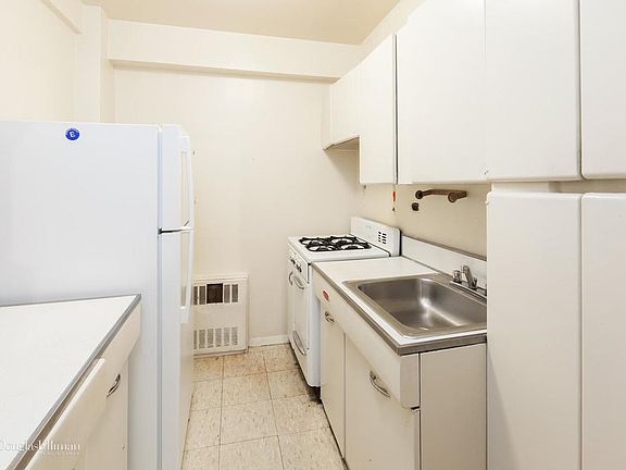 2nd image of 225 E 46th St APT 5D