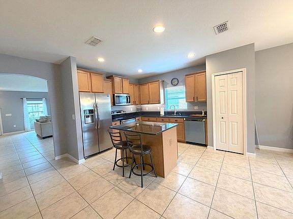 5th image of 1269 SW Lexington Manor SW