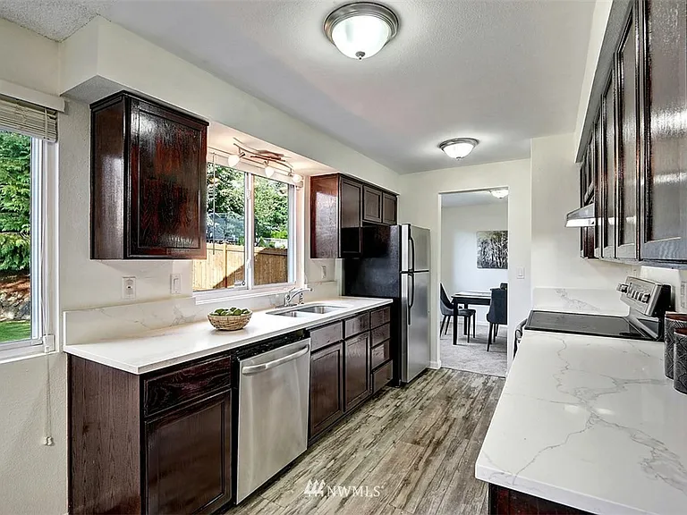 1606 Lake Youngs Way SE — Photo 7