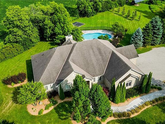 2nd image of 10 Eagle Ridge Ct