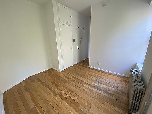 4th image of 79 Thompson St APT 13