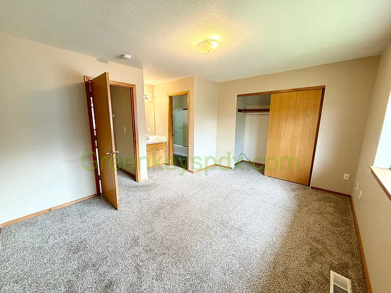 1022-1034 NE Lija Loop — Photo 10