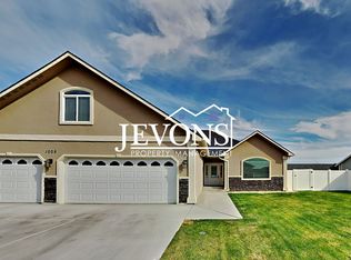 1005 Sawyer Pl, Yakima, WA 98908