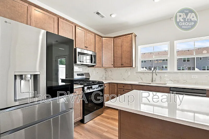 3 bed, 2.5 bath, 1336 sqft, $2,495 — Photo 4