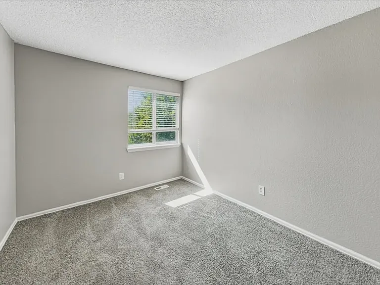 12724 Glencoe St — Photo 10