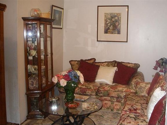 Living room - 2nd floor