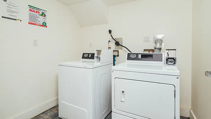 Rented by Nooklyn NYC LLC | media 31