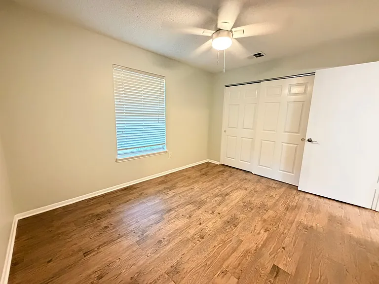 Glenbrooke Apartments — Photo 32