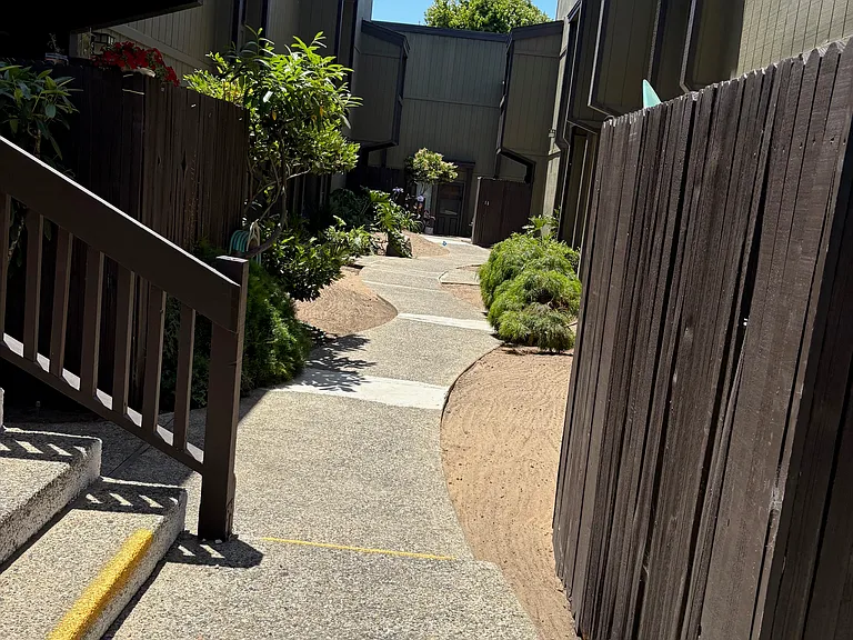 Dela Vina Apartments — Photo 9