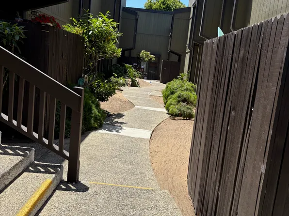 Dela Vina Apartments, 412 Dela Vina Ave #A86929b68, Monterey, CA 93940