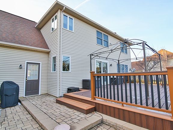 3rd image of 2025 Clarendon Dr