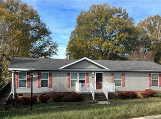 104 N 8th Ave, Mayodan, NC 27027