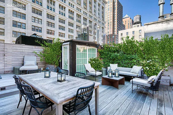 Sold by Sotheby's International Realty | media 9