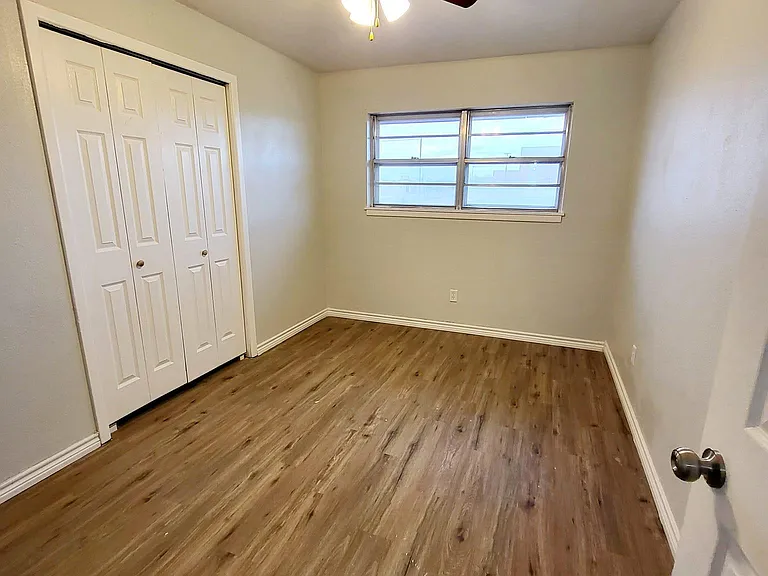 3505 Houston Ave — Photo 30