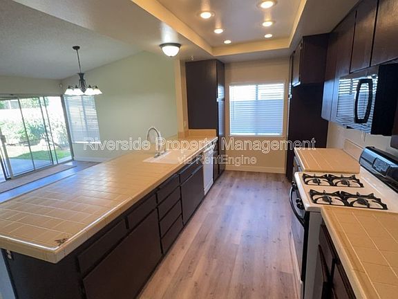 4th image of 1046 W Eucalyptus Ct