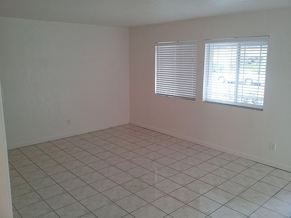 3rd image of 307 W Madill St