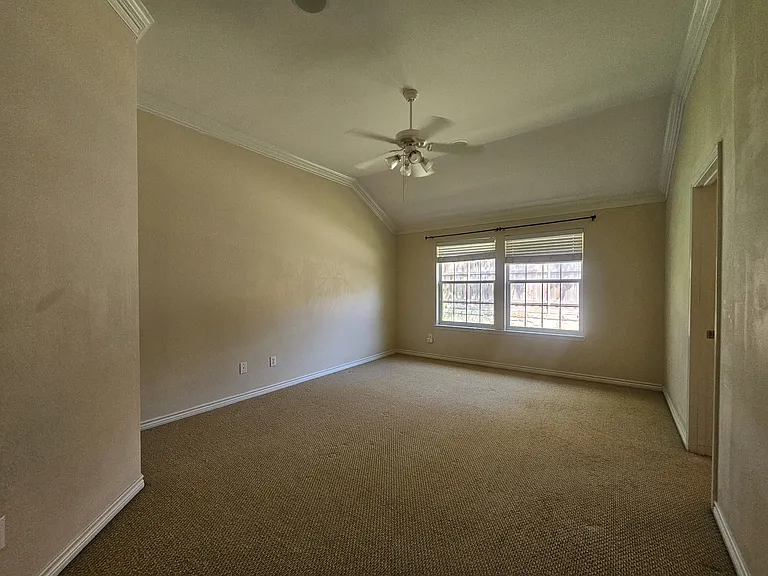 8562 Robertson Dr — Photo 28