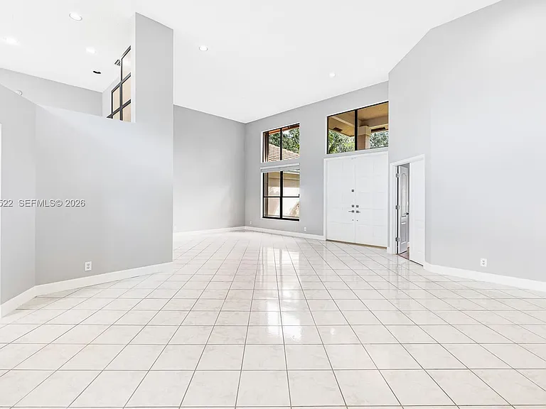 1256 Manor Dr S — Photo 8