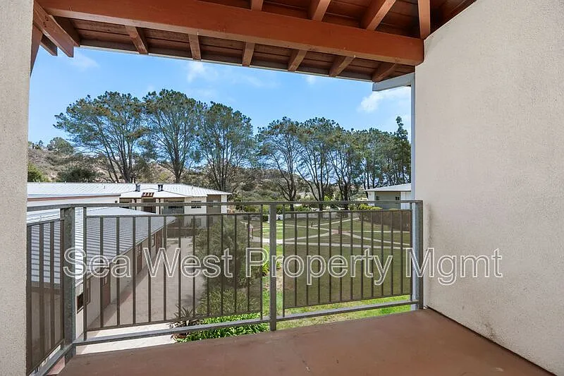2 bed, 2.0 bath, 906 sqft, $3,475 — Photo 2