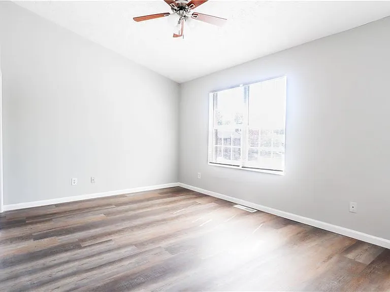 5823 Strathmoor Manor Cir — Photo 14