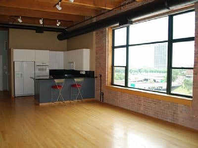 3rd image of 701 W Jackson Blvd APT 601