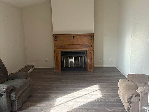 3rd image of 427 N Santa Monica St