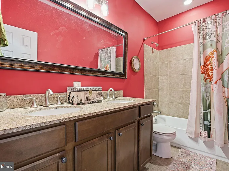 116 W Clement St — Photo 28