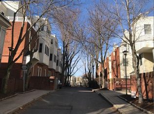 194 Thorndike St #1, Cambridge, MA 02141