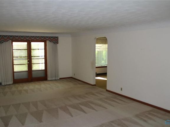 4th image of 917 Lincoln Dr