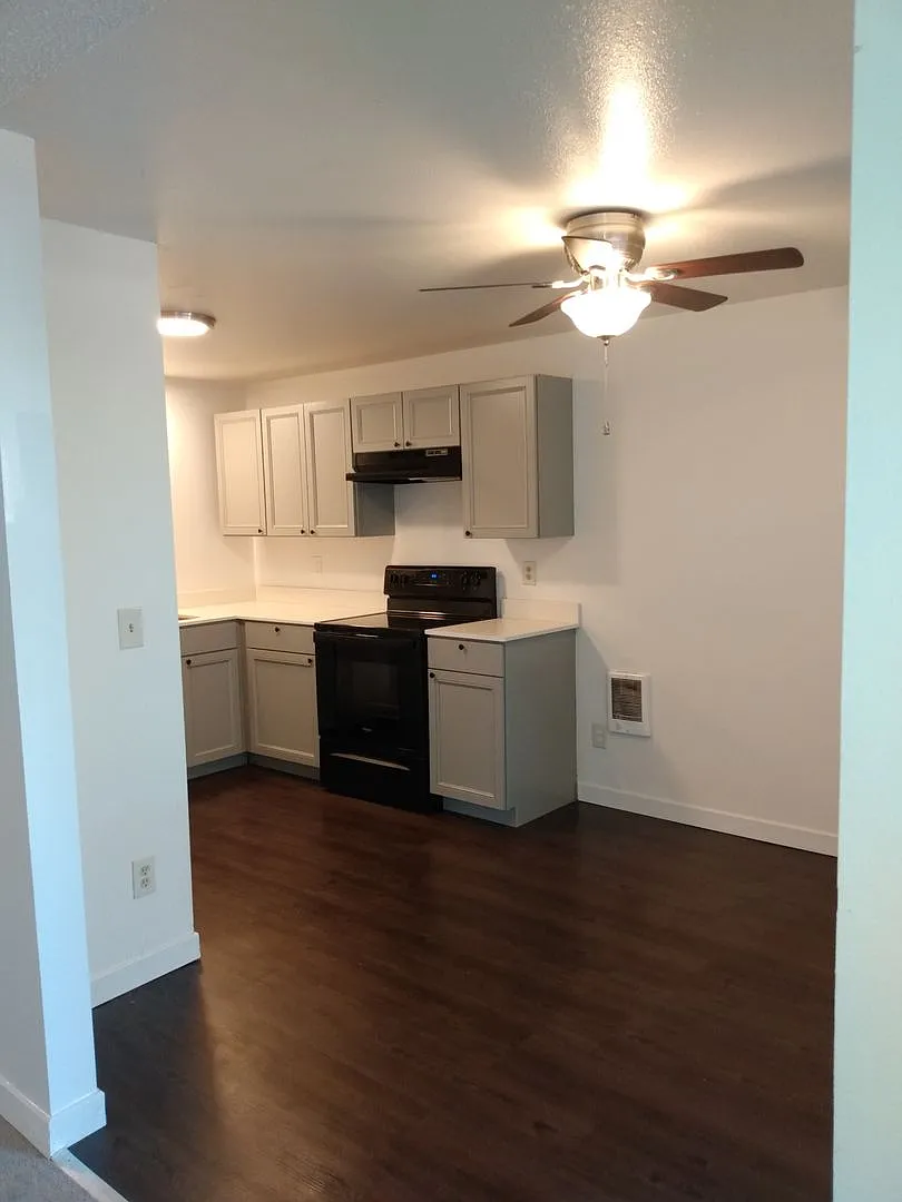 South Hill Apartments — Photo 2
