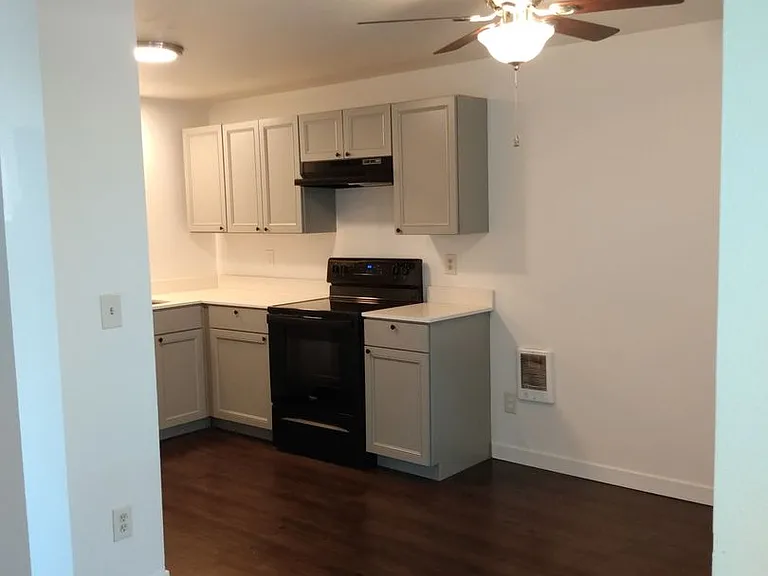 South Hill Apartments — Photo 2