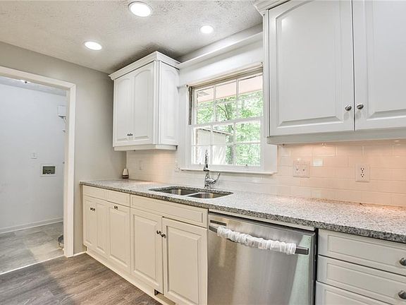 5th image of 3851 Chattahoochee Dr