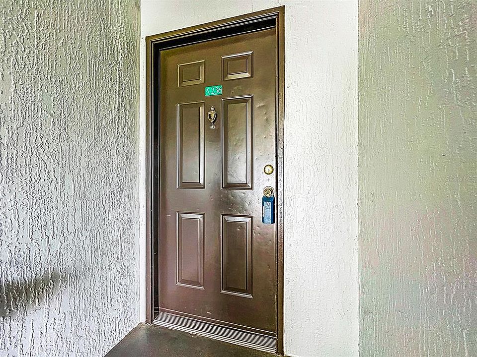 AUDUBON VILLAS AT HUNTERS CREEK CONDOMINIUMS 14037 Fairway Island Dr