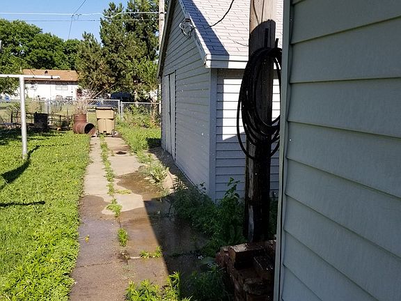 3rd image of 1816 N Taylor Ave