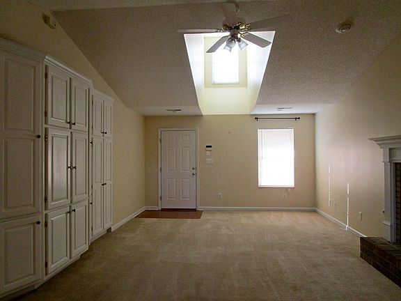 3rd image of 164 Nicole Chase Ln