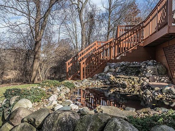 2nd image of 2479 Somerville Dr