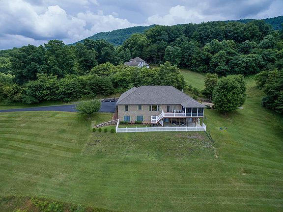 3rd image of 240 White Tail Dr