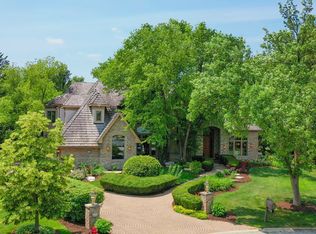 4 Roanoke Ct, Burr Ridge, IL 60527