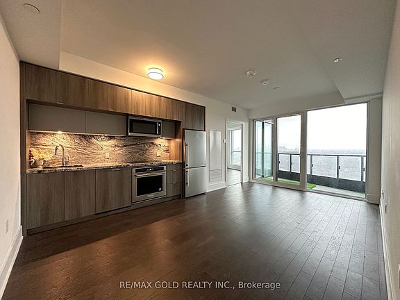 4th image of 585 Bloor St E #3515