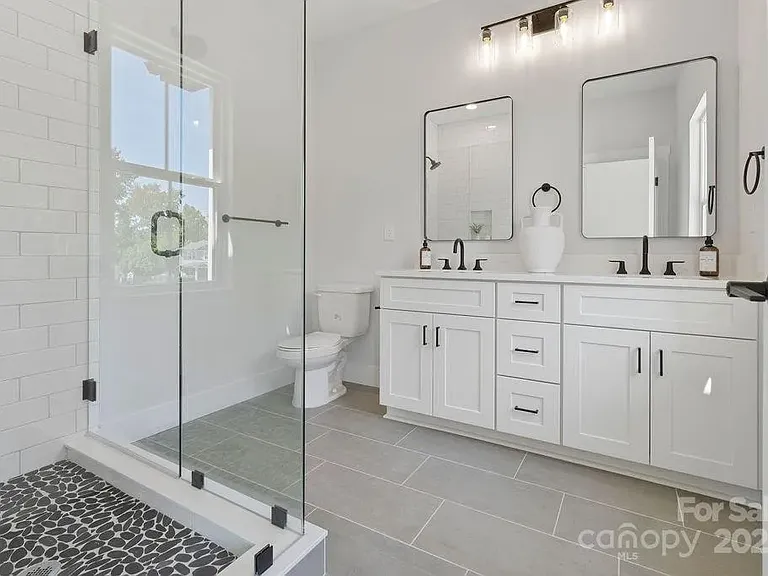 3127 Columbus Cir — Photo 2
