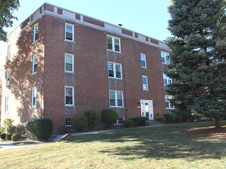 888 Farmington Ave #D — Photo 1