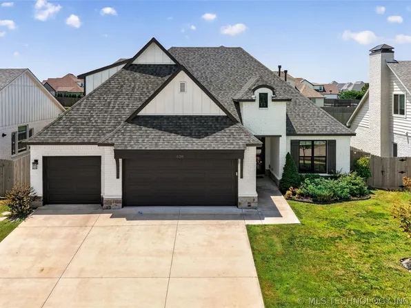 528 E 126th St S, Jenks, OK 74037
