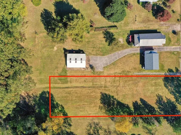 21385 Seminary St, Hollow Rock, TN 38342