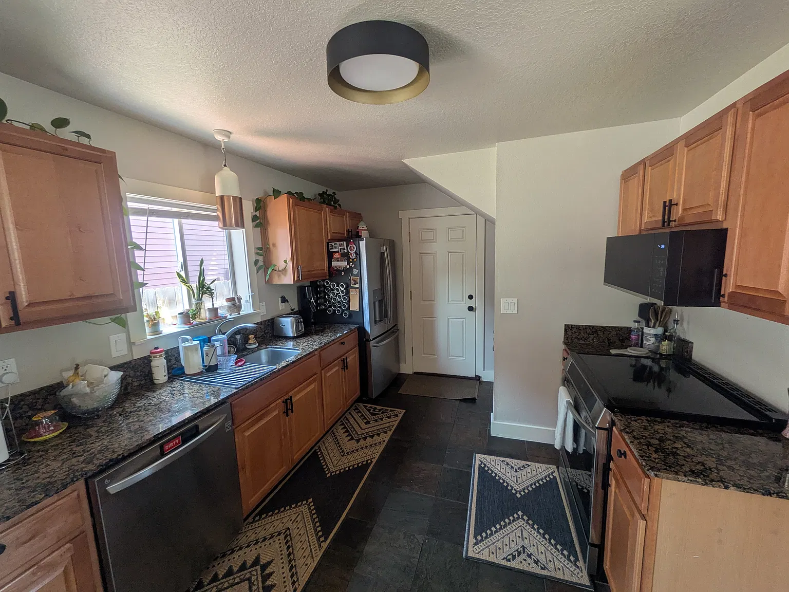 3 bed, 1.5 bath, 1211 sqft, $3,500 — Photo 3
