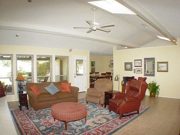 2nd image of 4661 Fountain Ln