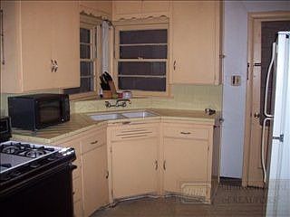 3rd image of 2210 E Van Buren Ave