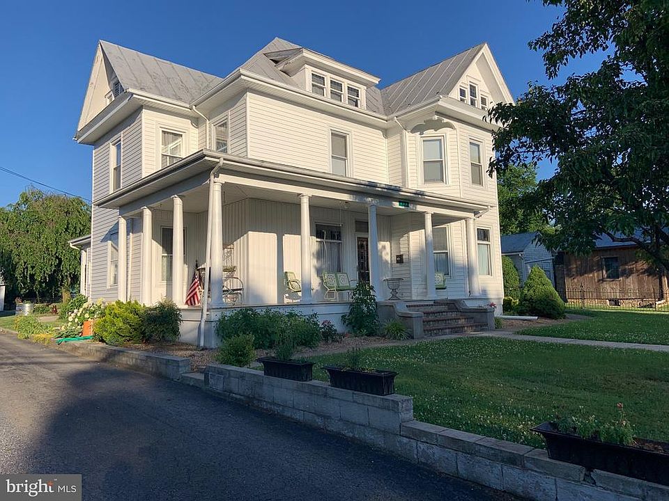1st image of 111 N Elm St