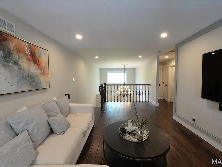 1306 S Geyer Rd — Photo 12