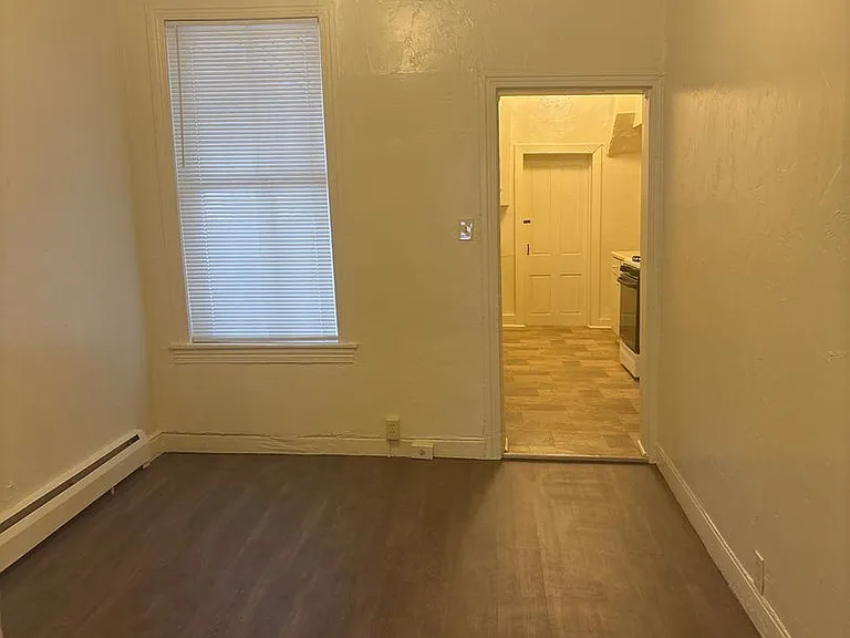131 E Maple St — Photo 5